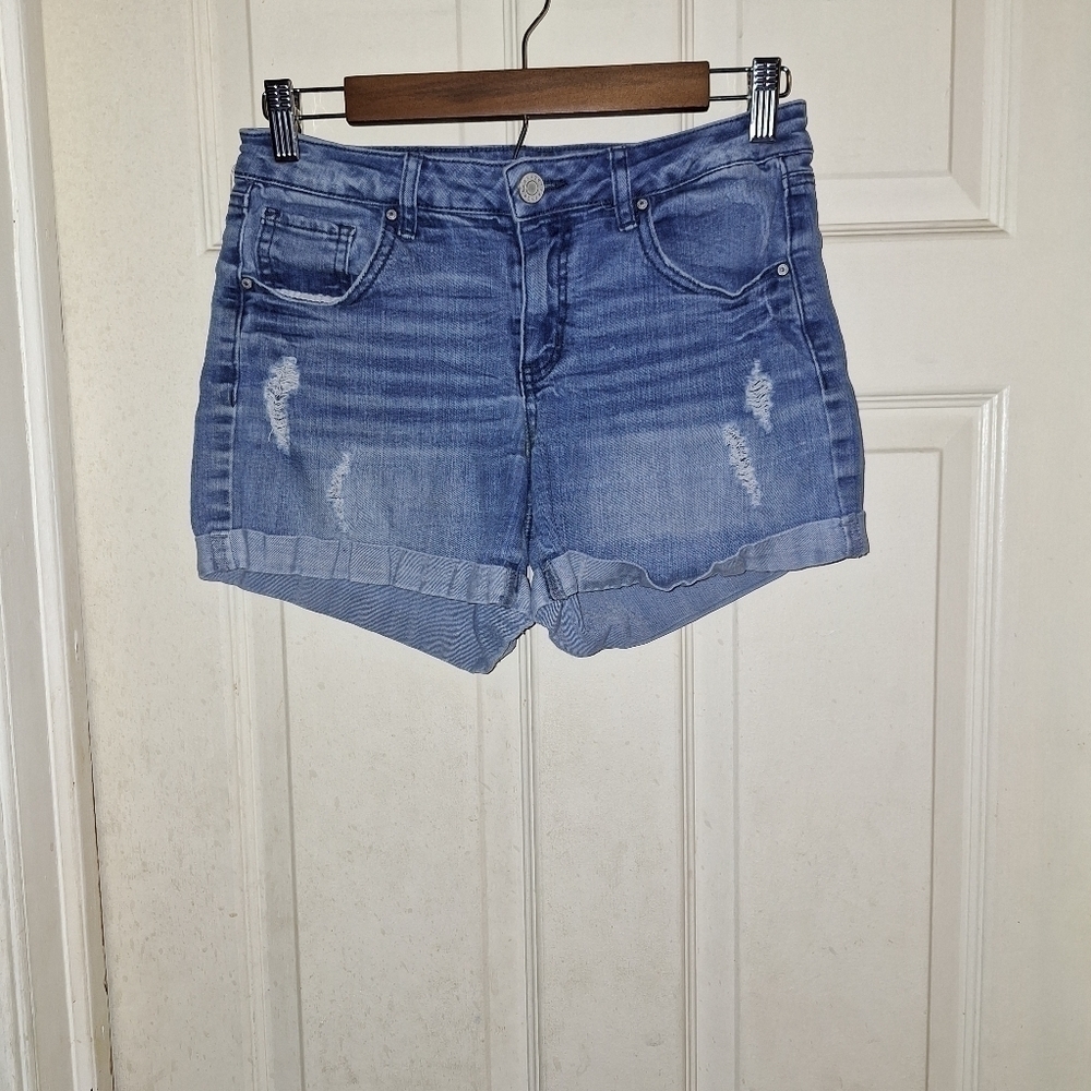 Refuge distressed jean shorts size 2